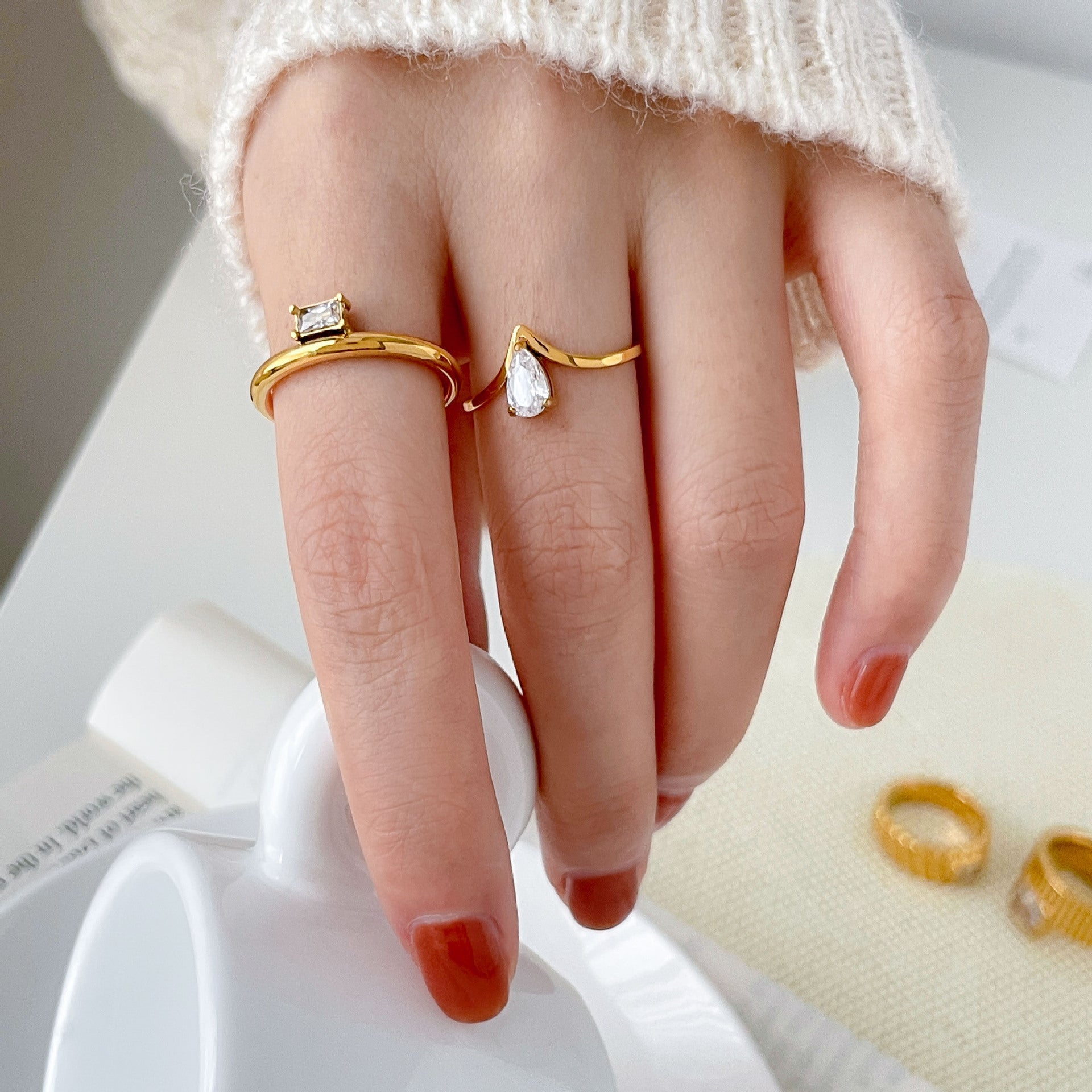 V-Shape Zircon Droplet Ring - Sparkling Geometric Statement Ring for Women - Party Wedding Jewelry | AURUM WAVE