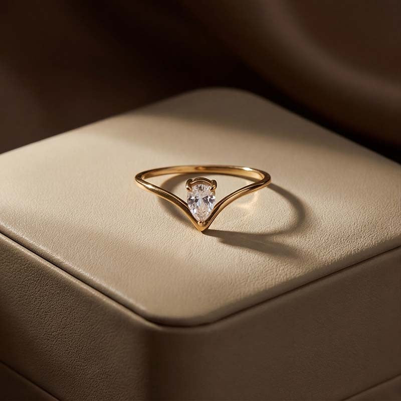 V-Shape Zircon Droplet Ring - Sparkling Geometric Statement Ring for Women - Party Wedding Jewelry | AURUM WAVE